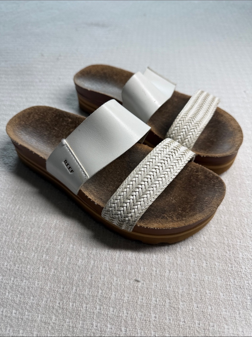 Reef cushion vista white platform two strap sandal size 6